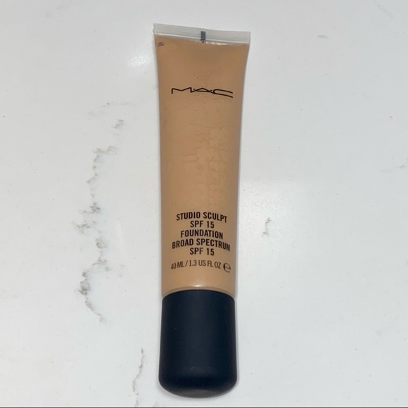 NEW MAC Studio Sculpt Foundation SPF 15 NC37 - Picture 4 of 6